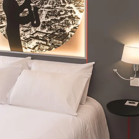 Kyriad Paris Ouen Otel 3*